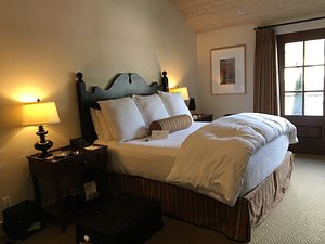 Hotel Cheval in Paso Robles, image may contain: Bed, Furniture, Table Lamp, Lamp