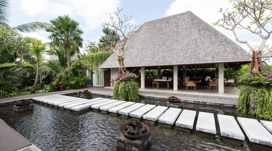 Senja Bar & Resto at the Goya Boutique Resort