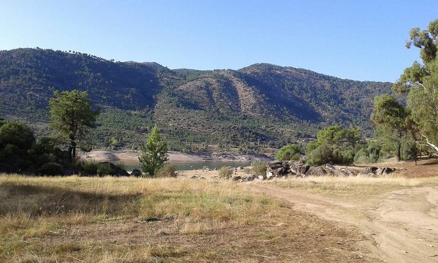 CAMPING PANTANO DEL BURGUILLO (El Barraco, España) - opiniones y