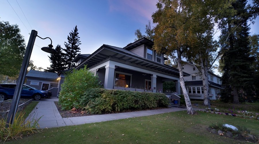 Easy to find 3 blocks from Downtown