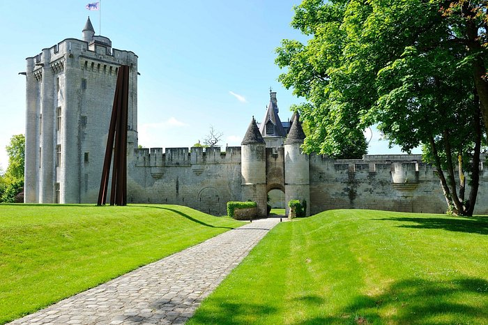 FRANCE'S DONJON DE VEZ, Architectural Digest