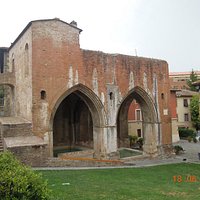 Two arches on the side and one at the end