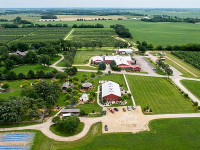 https://dynamic-media-cdn.tripadvisor.com/media/photo-o/10/a0/9b/e7/a-view-of-royal-oak-farm.jpg?w=400&h=300&s=1