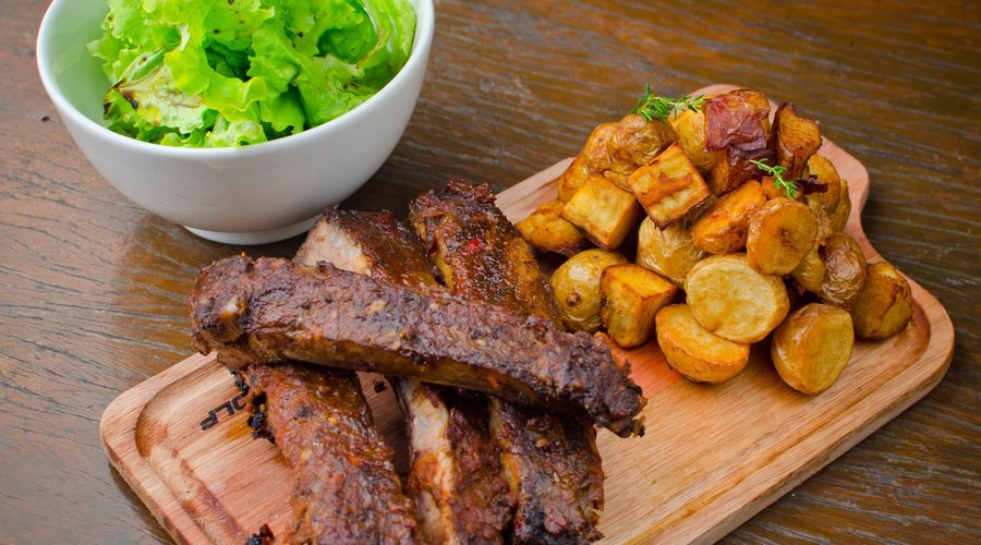Costelinha sul africana com duo de batata
