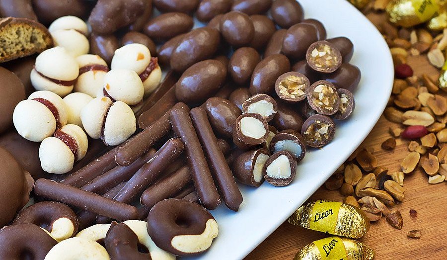 Makrobom Chocolates image