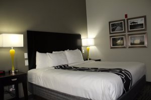La Quinta Inn & Suites by Wyndham Lake Charles Casino Area in Lake Charles
