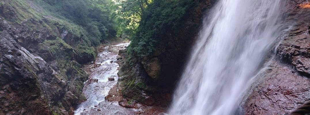 雷滝　前から