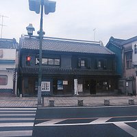 街並みに溶け込んだ記念館。一見見落としがち。