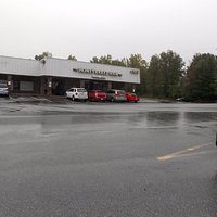 Parking lot view of Honey Baked Ham