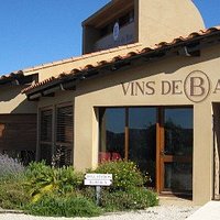 Siège de l’Organisme de Défense et de Gestion (ODG) des Vins de Bandol. En été, vente et dégusta