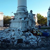 Estatua del médico de los milagros