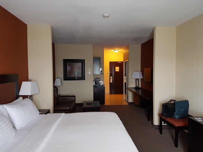 홀리데이 인 익스프레스 다운타운 (Holiday Inn Express & Suites Calgary, An Ihg Hotel ...