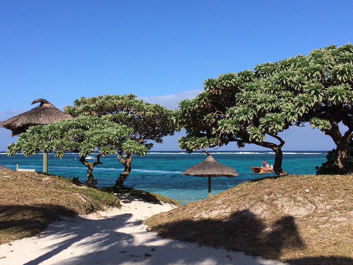 Long beach mauritius. Santika Siligita Nusa Dua 3 Нуса Дуа. Сантика. Hotel Santika Siligita Nusa Dua 3*. Пляж Нуса Дуа фото.