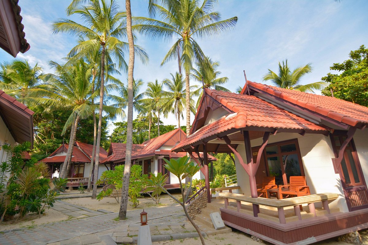 Hotel Reviews First Bungalow Beach Resort 3* (Ko Samui)