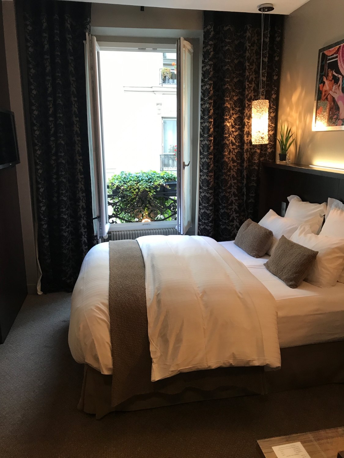 B MONTMARTRE HOTEL - Updated 2024 Reviews, Photos & Prices