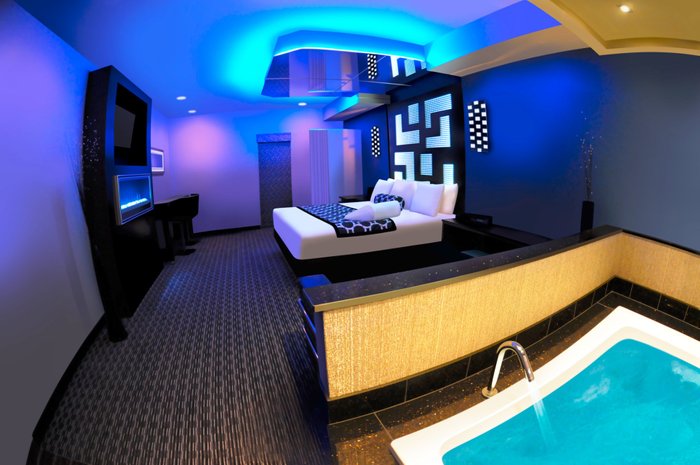Aura Hotel