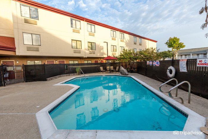 Red Roof Inn Houston - Westchase Pool Pictures & Reviews - Tripadvisor