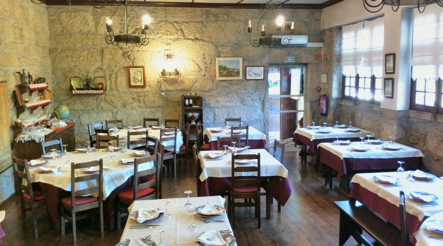 Restaurante Típico "A Escola", em Macieira de Alcôba