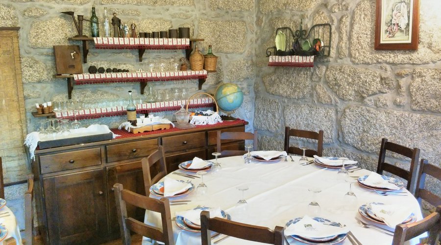 Restaurante Típico "A Escola", em Macieira de Alcôba