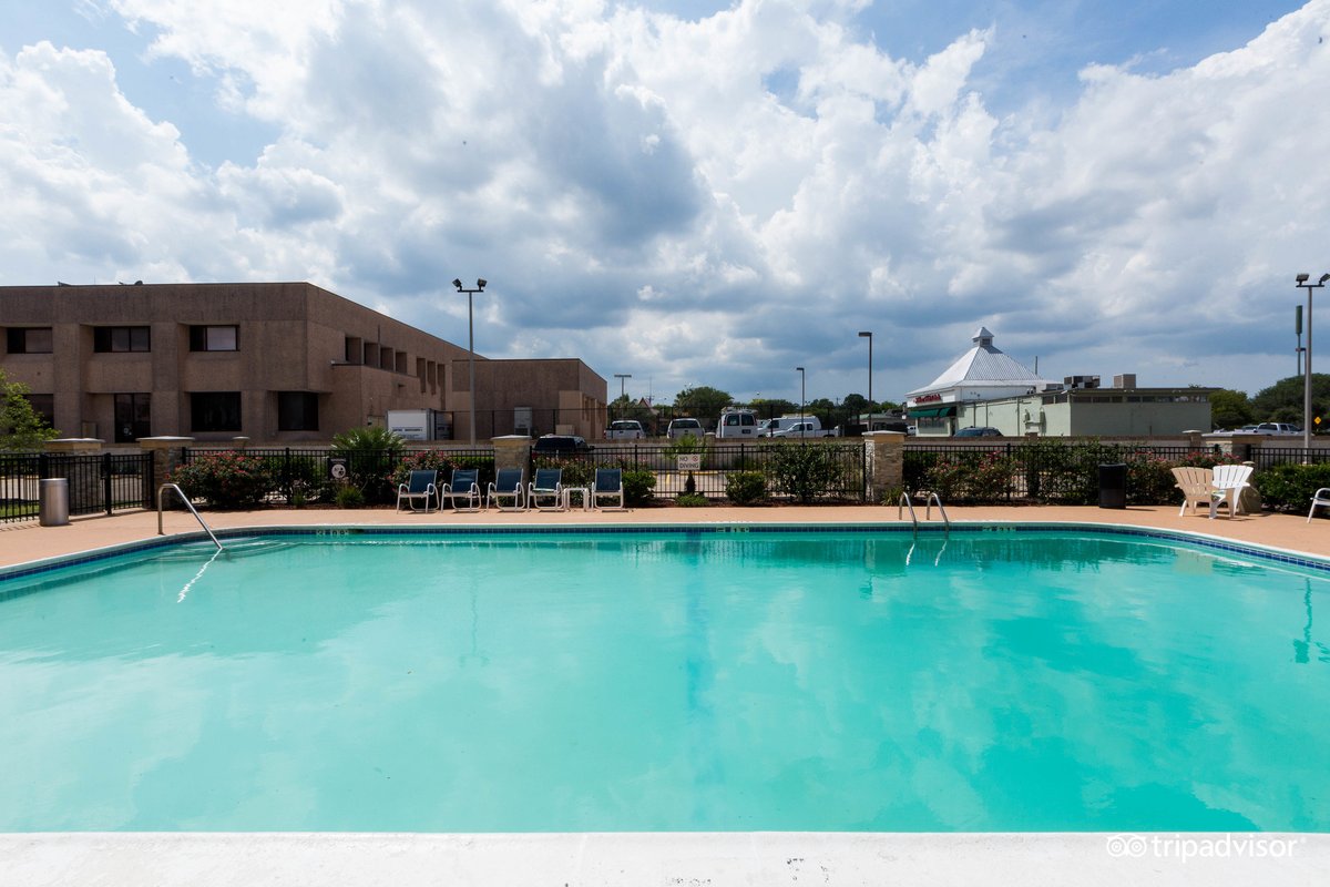 Four Points by Sheraton College Station Pool: Pictures & Reviews ...