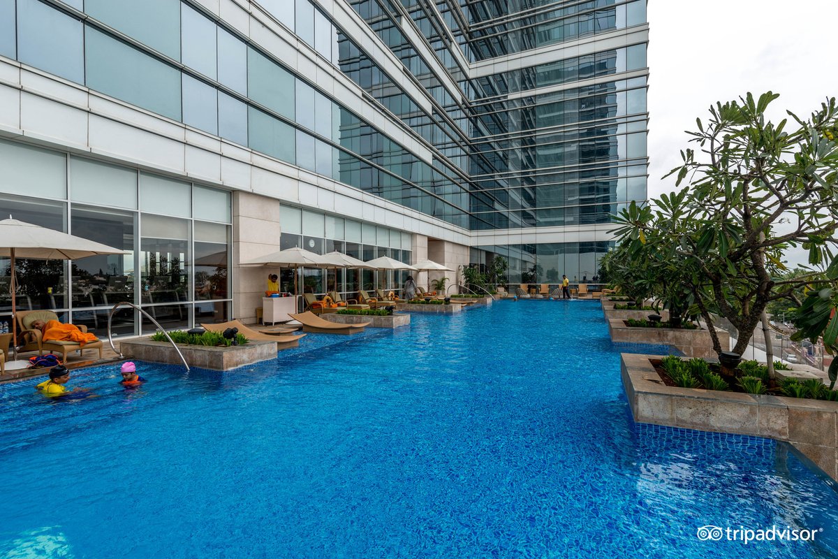 Shangri-La Bengaluru Pool: Pictures & Reviews - Tripadvisor