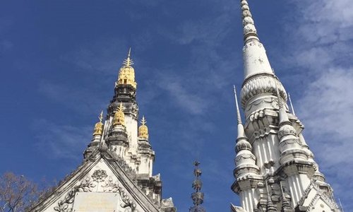 Chiangsaen Chedi at Wat Khao Kaew Worawihan