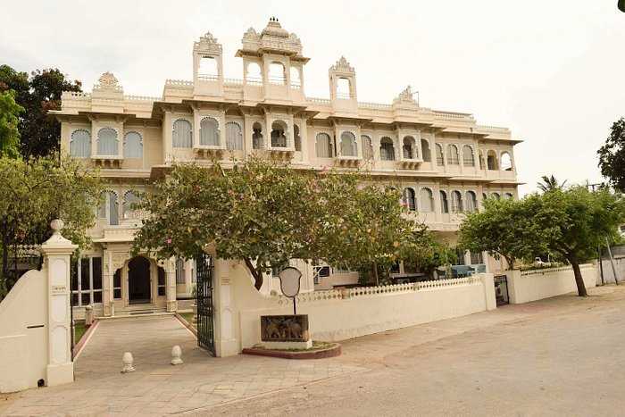 Ram Pratap Hotel Udaipur: A Luxurious Stay by Lake Pichola Ram Pratap Hotel Udaipur: A Luxurious Stay by Lake Pichola