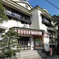 平日は外からだけの見学です