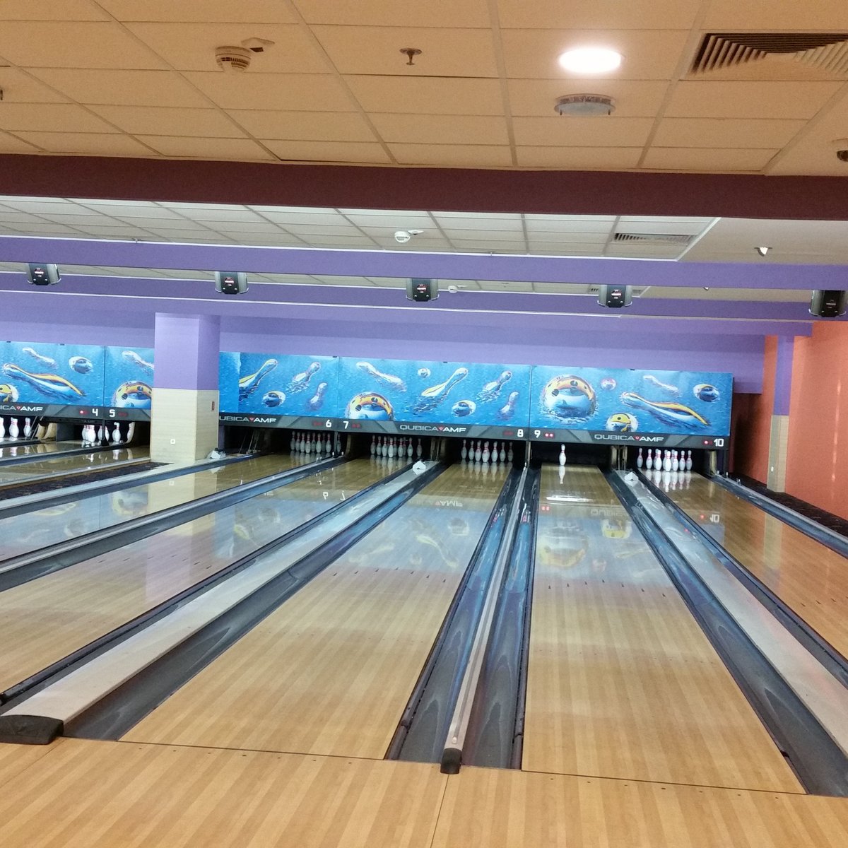 SUGÁR BOWLING & PUB All You MUST Know Before You Go (2024)