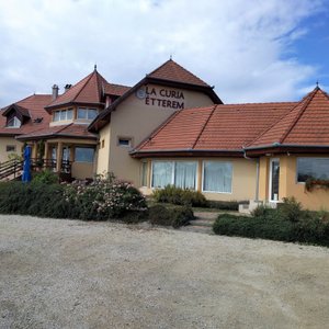 Hotelanlage vom Parkplatz
