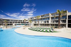 Pool & Beach