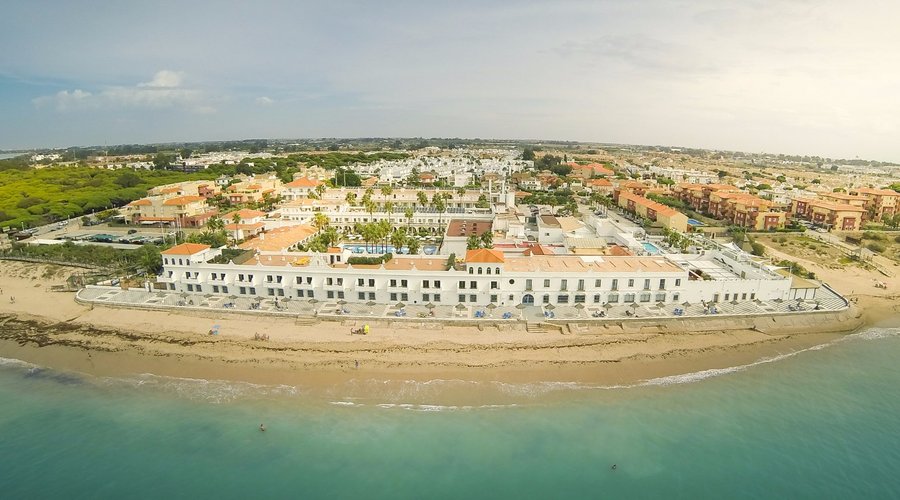 Hotel Playa de la Luz, directamente sobre el Atlántico