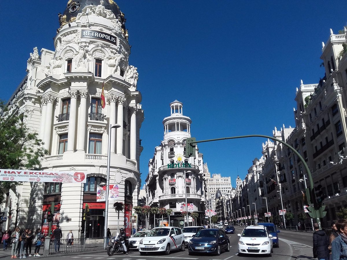 Puerta del Sol, Madrid, Spanje - Picture of Hop On/Hop Off Bus Tour Madrid  - Tripadvisor