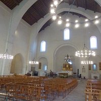 L'intérieur sobre invite au recueillement
