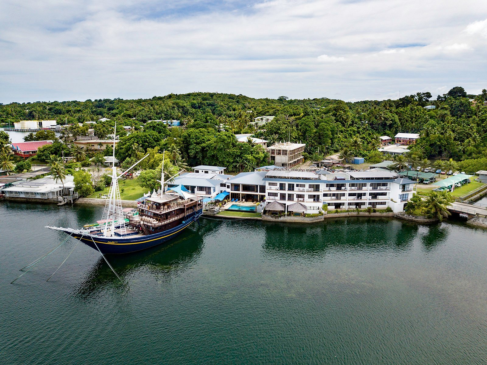 Manta Ray Bay Resort & Yap Divers image