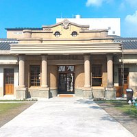 建物外観(正面玄関部分)