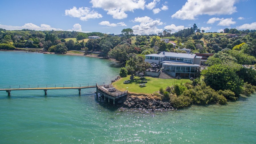 Absolute waterfront!