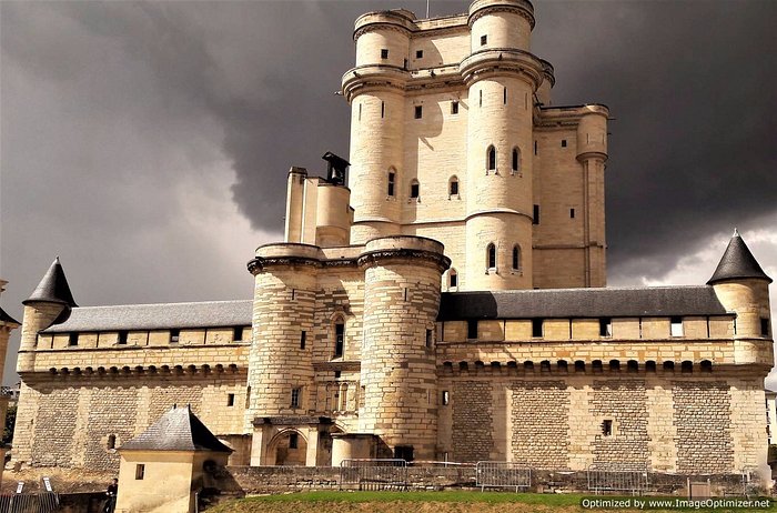 Chateau de Vincennes on a cloudy day....very dramatic !