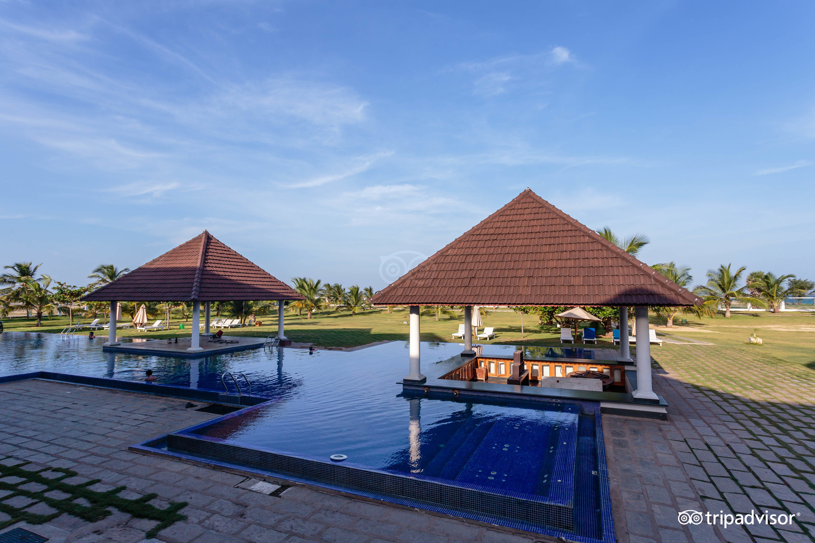 Le Pondy Beach Resort Pool: Pictures & Reviews - Tripadvisor