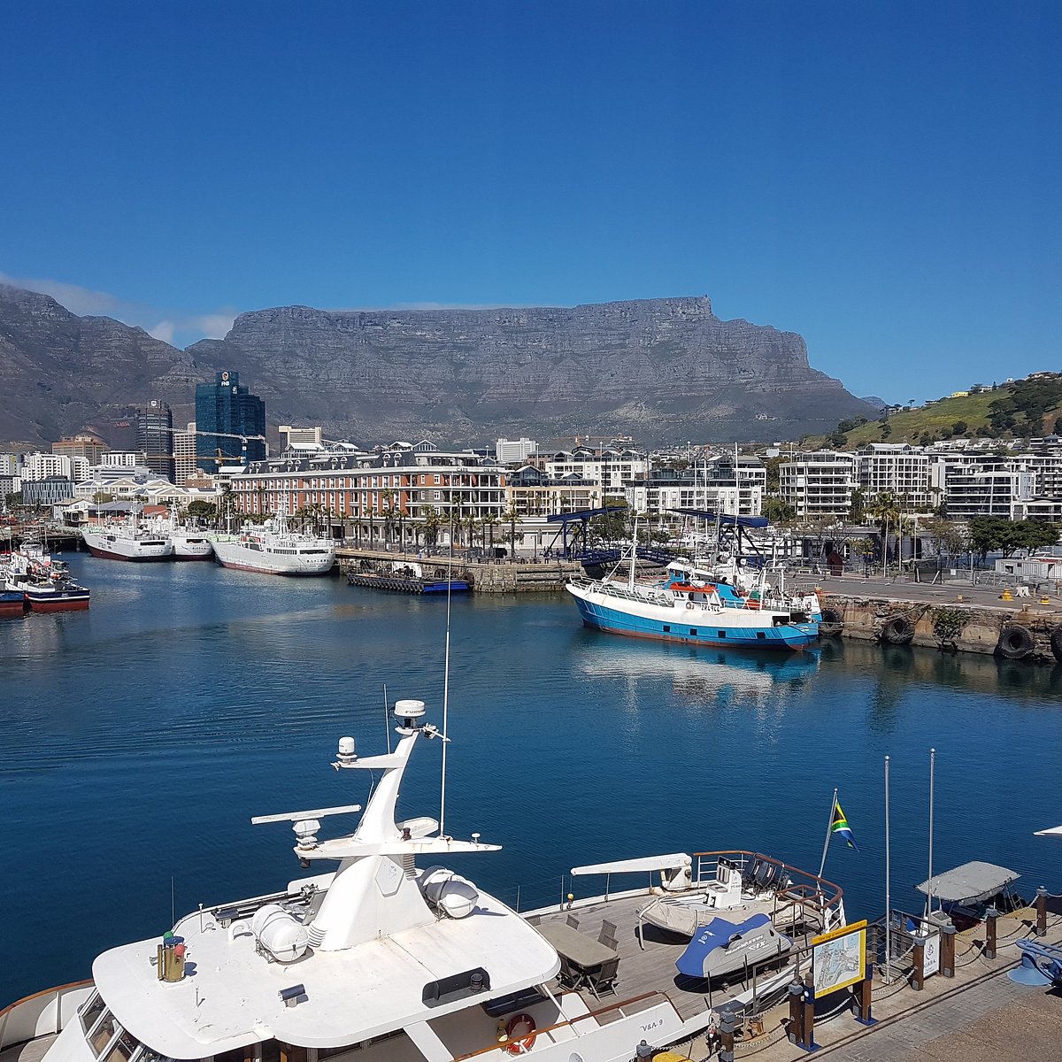 Cape Town Waterfront, The Victoria and Alfred Waterfront in…