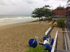 สระว่ายน้ำและชายหาด