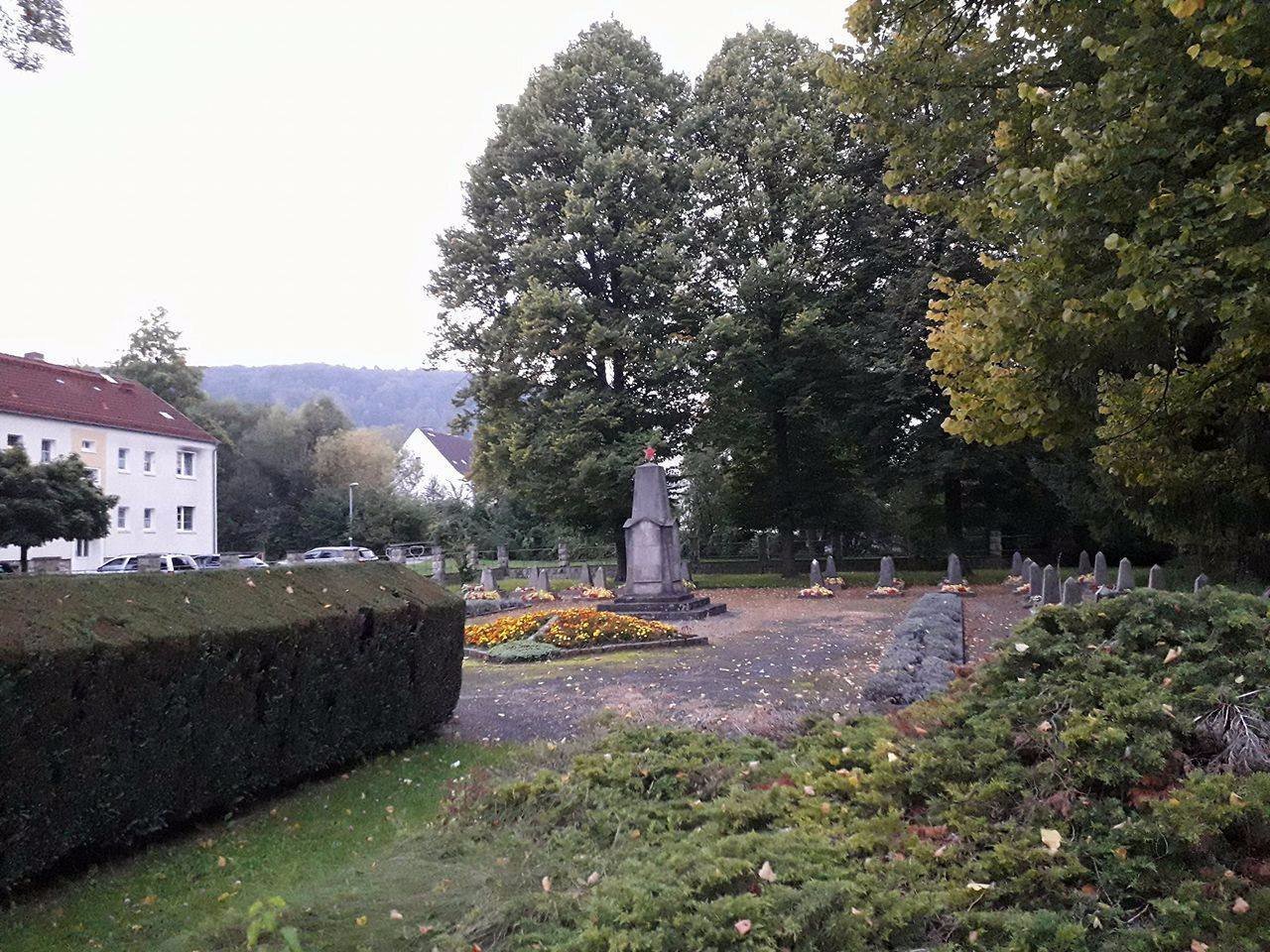 Sowjetischer Ehrenfriedhof Heiligenstadt (Heilbad Heiligenstadt) - All ...