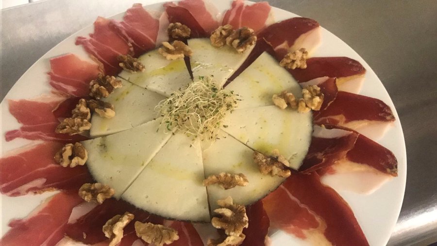 Jamón y queso.