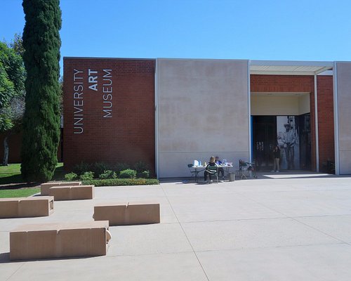 Long museum. Университетский музей (University Art Museum), Лонг Бич, Калифорния, 1986. Университетский музей (University Art Museum), Лонг Бич. Музей Лонг Бич.