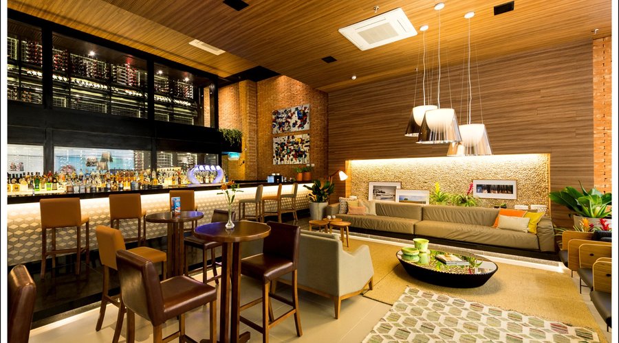 Bar e Lounge de espera.