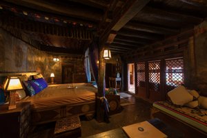 Room & Suite
