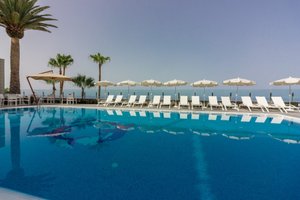 Piscina y playa