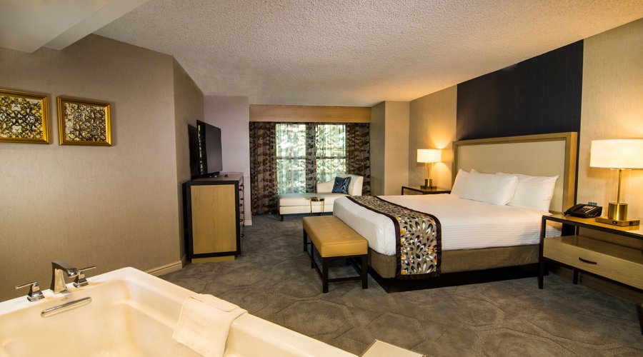 1 Bedroom Suite With Soaking Tub
