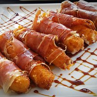 Scarmorza con Jamón serrano.