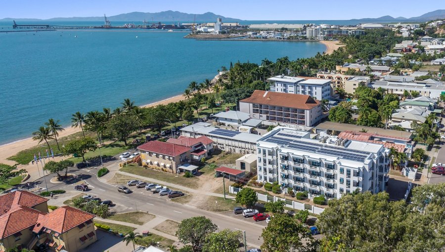Ocean Breeze by the Strand apartments with fabulous views over the Coral Sea to Magnetic Island.